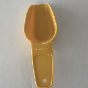 Tupperware classic scoop yellow